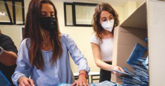 Copertina di Un posto al sole: così gli invotabili ci provano