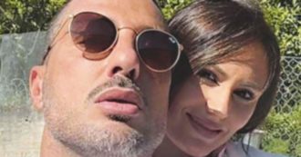 Copertina di Corona, nuovo spot. Selfie con la nipote del boss calabrese