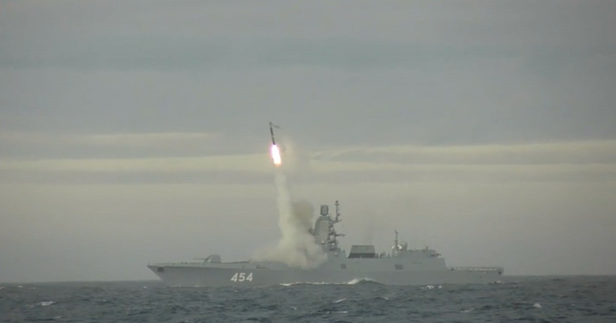 Mosca annuncia nuovo test su un missile ipersonico: lanciato dalla fregata Ammiraglio Gorchkov verso un bersaglio nel Mar Bianco
