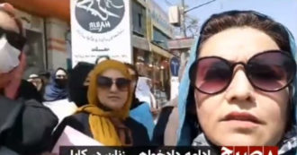 Copertina di Afghanistan, la protesta delle donne di Kabul: chiedono di riaprire le scuole femminili. L’intervento dei miliziani blocca la marcia