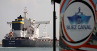 Copertina di Canale di Suez. Il conflitto a Kiev fa impennare traffico e tasse