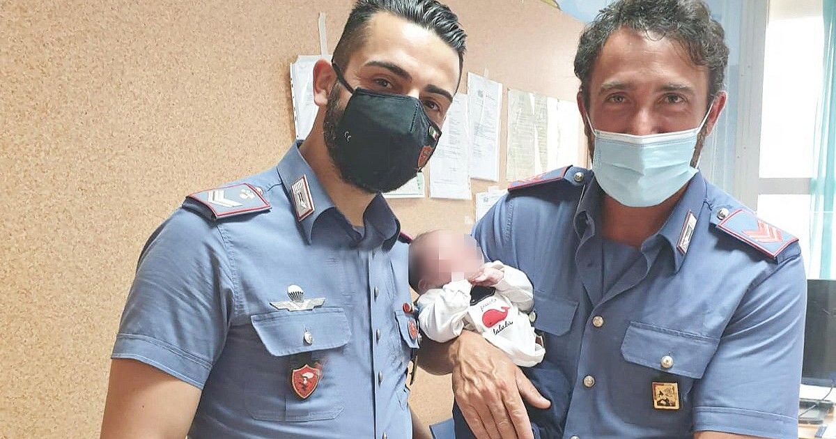 Catania, neonato salvato dai carabinieri. L’ospedale: “Sta bene, lo coccoleremo finché resterà qui”