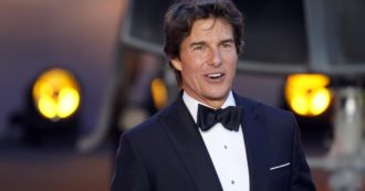 Copertina di Tom Cruise scende in campo come mediatore nello sciopero di Hollywood: “Ha avviato una trattativa, condivide le preoccupazioni sull’intelligenza artificiale”
