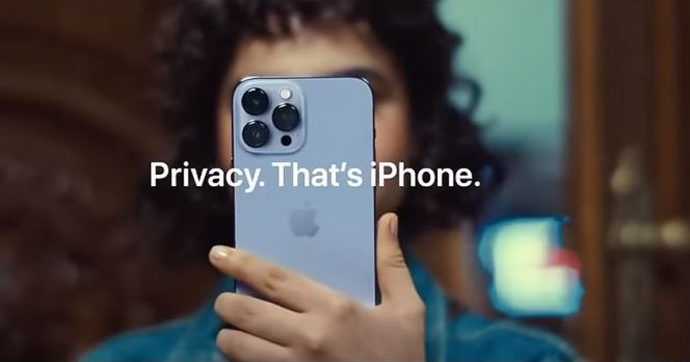 Apple dà uno schiaffo a Facebook sulla privacy: peccato sia un sasso nello stagno