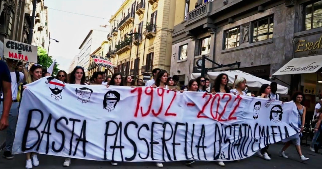 Stragi del ’92, la manifestazione degli studenti di Palermo: “Basta passerelle di Stato-mafia”