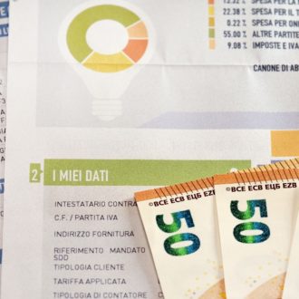 Copertina di Decreto Bollette, primo passo verso l’intesa con Bruxelles: come funziona il tetto al gas e perché l’Ets resta fuori