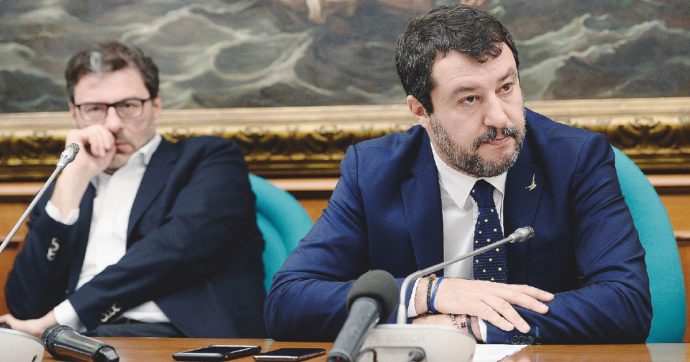 Copertina di Mosca: il Pd e mezza Lega assediano Salvini