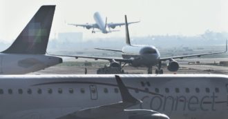 Copertina di Caro-voli, biglietti più costosi del 20%. E addio ai low cost