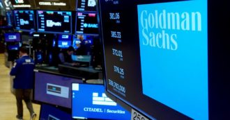 Copertina di Goldman Sachs migliora stime sull’Eurozona: non prevede più una recessione. Ma in Italia e Germania “crescita più debole”