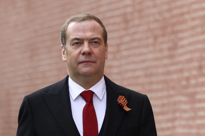 Medvedev minaccia di farci sparire, quale arma ci rimane? Essere bastardi!