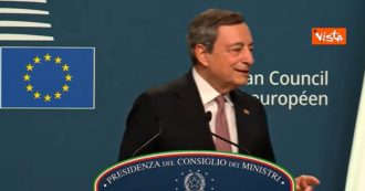 Copertina di Lapsus di Draghi durante la conferenza stampa a Bruxelles: “Ho detto gas invece di petrolio, Giugliano mi faceva delle facce..”