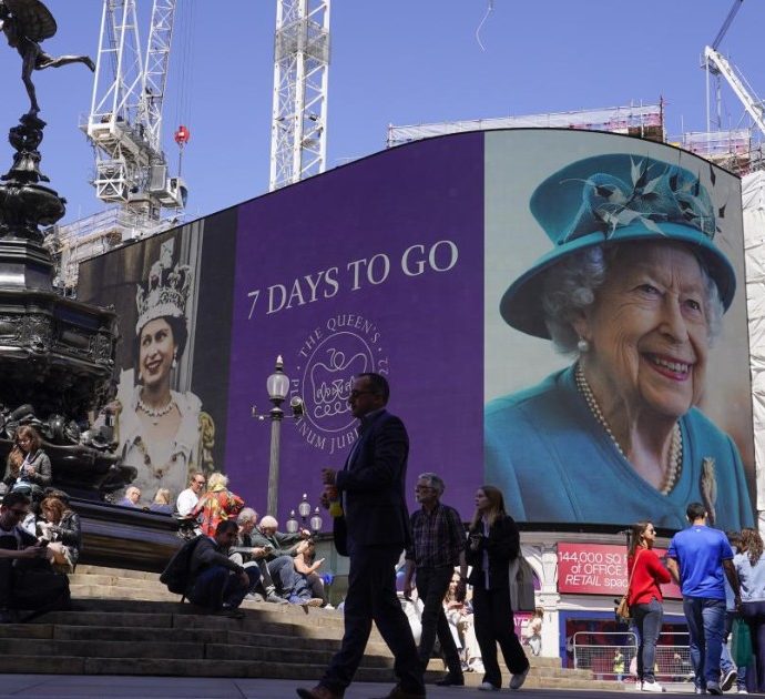 Giubileo di Platino, un indotto da 80 milioni di sterline dai festeggiamenti per la Regina Elisabetta: Londra non bada a spese ed è boom di turisti