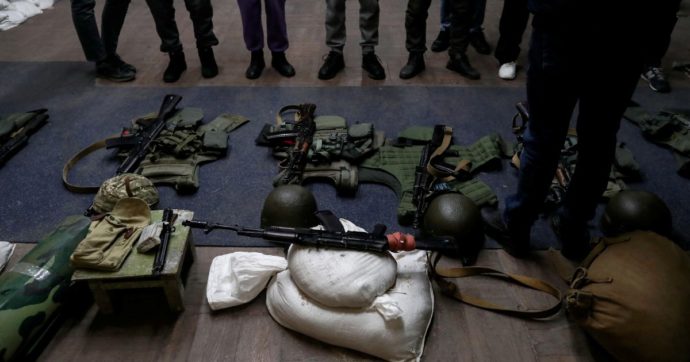Copertina di Lo dice pure Europol: “Accertare a chi vanno le armi inviate a Kiev”