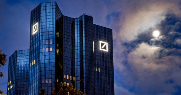 Terremoto in Deutsche Bank, falsi i prospetti sulla quota di investimenti “verdi”. Si dimette il numero uno dell’ asset management