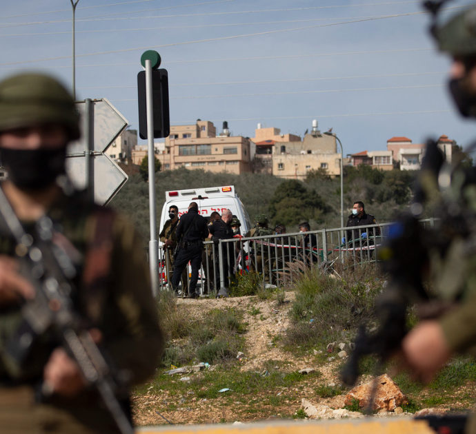 Palestina, i militari israeliani sparano e uccidono la reporter Ghufran Hamed Warasneh. “Si avvicinava con un coltello”