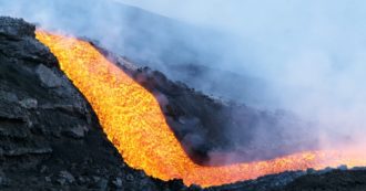 Copertina di Attività eruttiva dell’Etna: ecco le spettacolari immagini a un passo dalla lava – Video