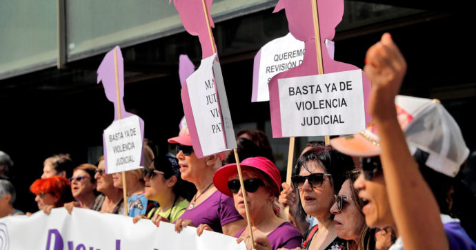 Copertina di Solo sì è sì: sulla libertà sessuale (e non soltanto sulla violenza) la Spagna detta legge