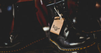 Copertina di DrMartens vola in borsa. Gli inglesi non tradiscono i celebri anfibi nonostante gli aumenti