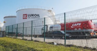 Copertina di Stop al greggio russo: a rischio i mille posti della Lukoil, la più grande raffineria d’Italia