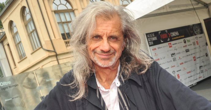 Bergonzoni: “La pace si fa fuori dalla tv che è crudele e manipola”