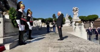 2 giugno, le immagini della cerimonia a Roma: l’omaggio di Mattarella all’Altare della Patria e il passaggio delle Frecce tricolori