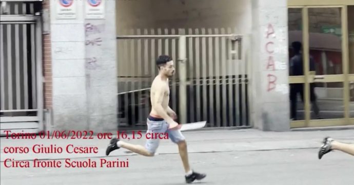Torino, torna libero il 28enne armato di machete e ringrazia il giudice. La sua difesa: “Sono stato aggredito, l’ho raccolto per difendermi”