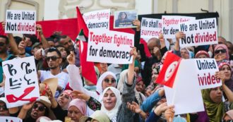Copertina di Tunisia, anche i sindacati contro il presidente Saied: ‘Non parteciperemo al dialogo nazionale per uscire dalla crisi’. E indicono uno sciopero