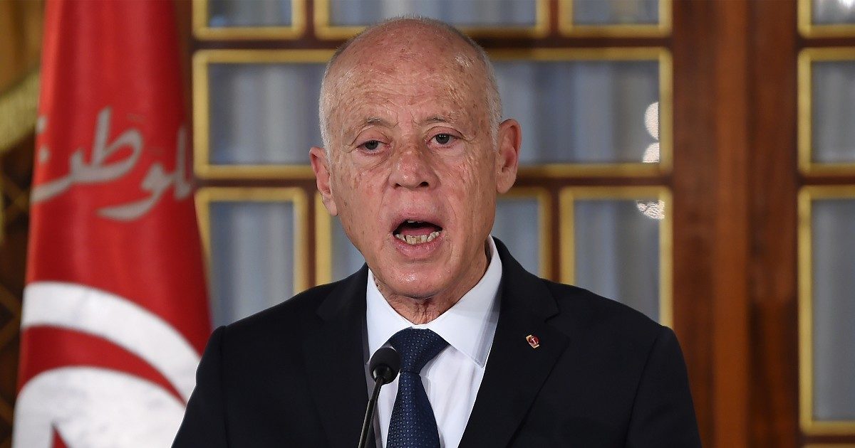 Tunisia, le purghe del presidente Kais Saied si abbattono sul sistema giudiziario: rimossi 57 togati. Usa: “Così mina istituzioni democratiche”