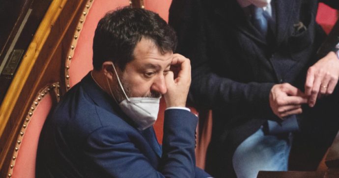 Copertina di Armi, Salvini “azzoppato” ora vuol vendicarsi contro Draghi