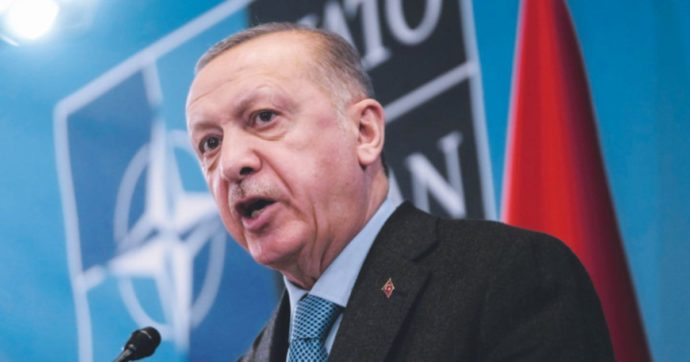 Erdogan il mediatore, anche a costo dei curdi