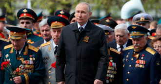 Guerra in Ucraina, diretta – Putin: “Togliere le sanzioni a Minsk per sbloccare il grano”. Ong: “Rimosso il comandante dell’operazione”