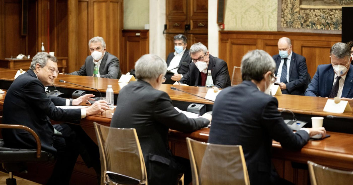 Aumento degli stipendi? Cuneo fiscale, una tantum o tassazione delle rendite: dagli industriali ai partiti, piovono “ricette” (a parole). Il governo? Resta alla finestra