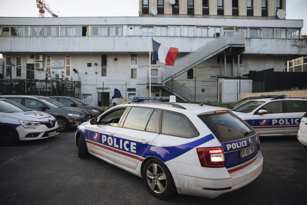 Parigi, sparatoria a Montmartre: la polizia apre il fuoco, due persone ferite in modo grave