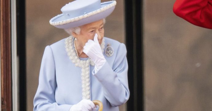 Le casse della Regina Elisabetta ‘piangono’: solo lo scorso anno spesi 102,4 milioni di sterline