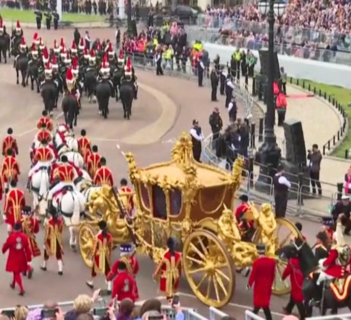 Giubileo di Platino, la grande parata che conclude i festeggiamenti per la regina Elisabetta – Video