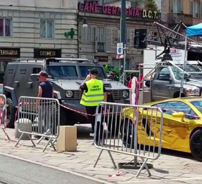 Auto di lusso, mezzi militari e macchine distrutte davanti alla Cattedrale: è il set di “Fast and Furious” a Torino – Video