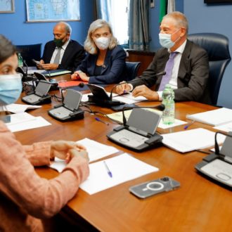 Copertina di Agenti di Putin, avevano le prove: cosa dice la bufala Copasir