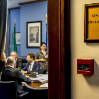 Copertina di Giornalisti e politici spiati dalle spie: il Fatto di domani 7 giugno