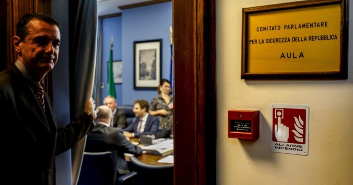 Giornalisti e politici spiati dalle spie: il Fatto di domani 7 giugno
