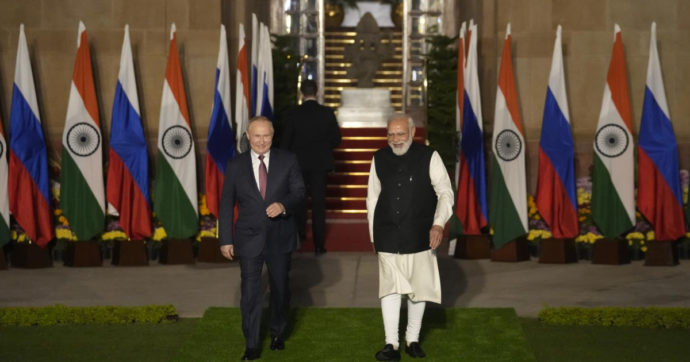 L’India vuole raddoppiare l’import di petrolio russo. Prodotti raffinati rivenduti anche in Europa e Usa
