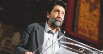 Copertina di Cacciari: “Sono anche vigliacchi: se la prendono con Orsini e non citano Francesco”