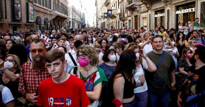 Crisanti: “Covid in Portogallo: presto per allarmarsi. Per l’autunno rivaccinarsi tutti”