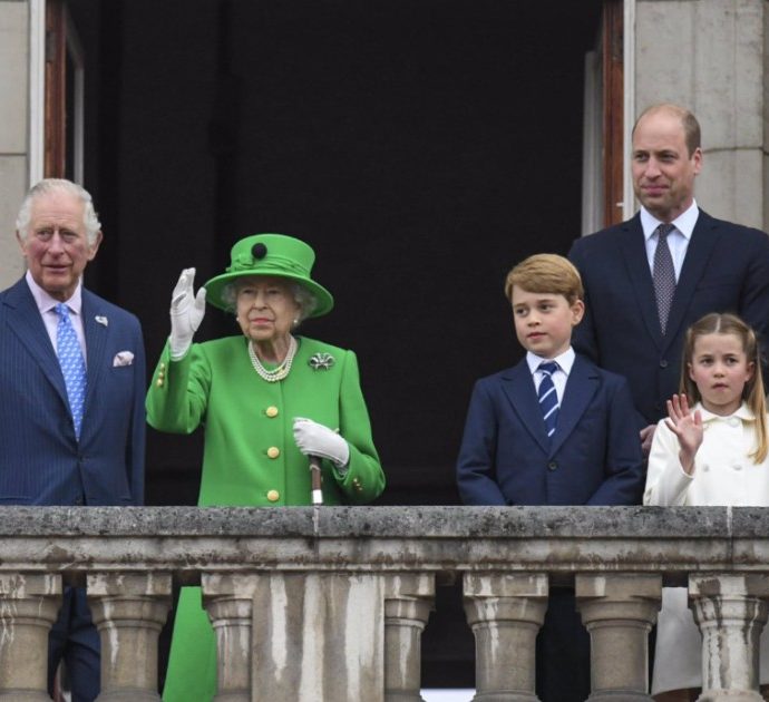 Giubileo della Regina, ecco perché si è vestita di verde brillante (no, la scelta dei colori non è a caso)