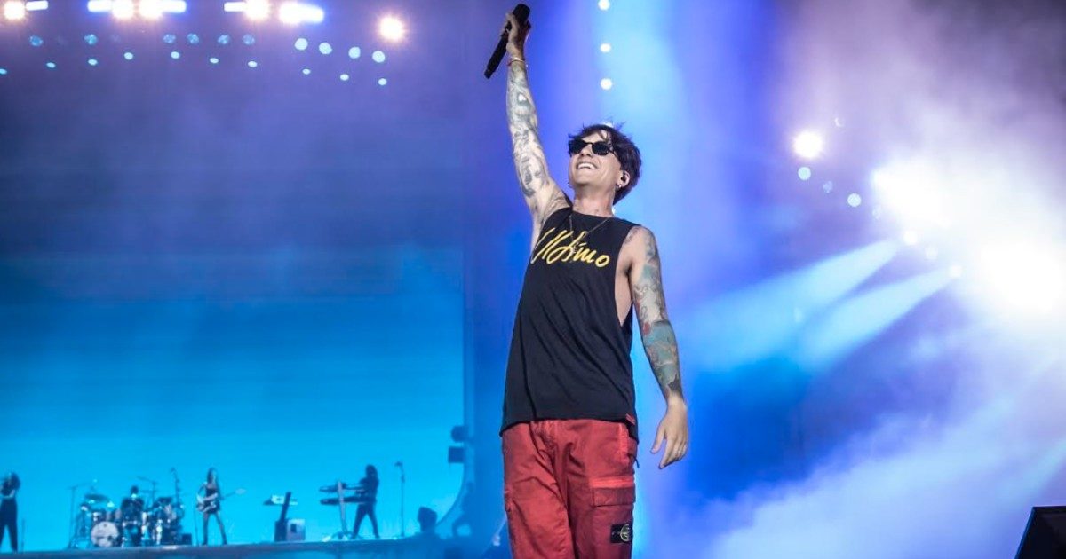 Ultimo, il riscatto e il tour negli stadi sold out: “C’è chi pensava che fossi finito, ma oggi canto di nuovo con i miei fan. È la mia miglior risposta”