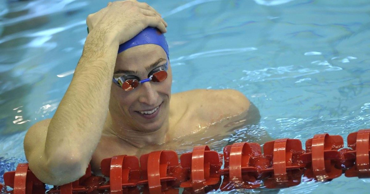 Andrea Rolla, gli perforano un polmone durante seduta di agopuntura: carriera stroncata per il campione di nuoto, ecco come è potuto succedere