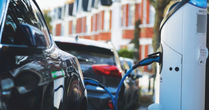 Oggi comincia l’èra dell’e-car, ma il governo italiano è diviso