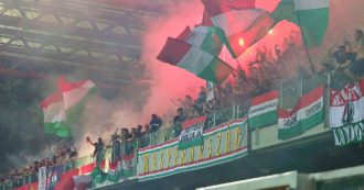 Copertina di Italia-Ungheria, a Cesena Orban in tribuna e 1500 ultras in divisa nera. Scontri con la polizia: “5 agenti feriti”