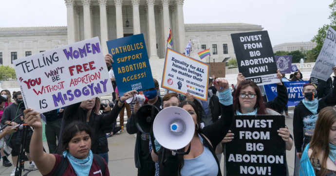 Copertina di Aborto, armi, religione: la Corte Suprema decide il futuro degli Usa
