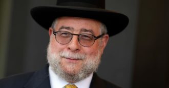 Copertina di Il rabbino capo di Mosca scappa in Israele insieme alla moglie: “Subiva pressioni perché contrario alla guerra”