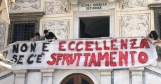 Copertina di Normale di Pisa, studenti in piazza insieme ai precari di mense e pulizia: “Salari bassi, obbligati a straordinari per stipendi dignitosi”